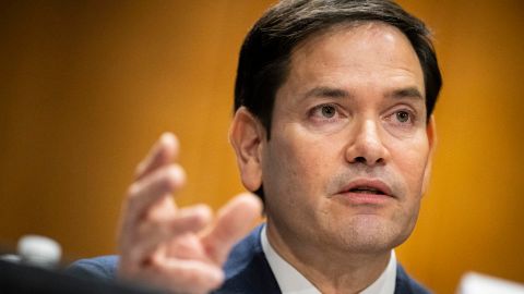 El senador republicano de Florida Marco Rubio, nominado por el presidente electo Donald Trump para Secretario de Estado, testifica durante una audiencia de confirmación del Comité de Relaciones Exteriores del Senado, en el Capitolio de Estados Unidos, en Washington, DC, EE.UU., el 15 de enero de 2025.