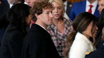 Mark Zuckerberg estuvo en primera fila durante la investidura de Donald Trump.