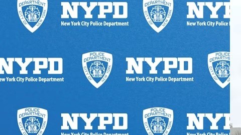 El NYPD publicó imágenes de las cámaras de seguridad del pervertido.