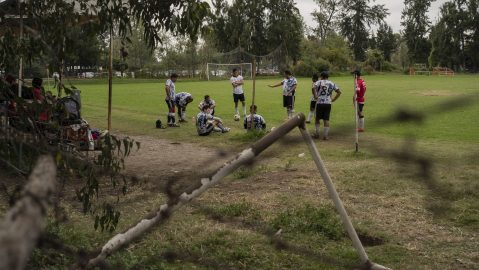 Imagen referencial campo de fútbol amateur.