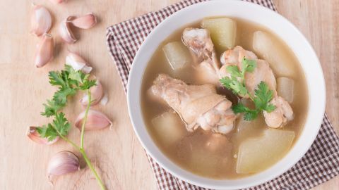 Las sopas ligeras son fáciles de digerir y ricas en nutrientes.