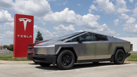 La Tesla Cybertruck tiene diversos precios dependiendo de su versión.