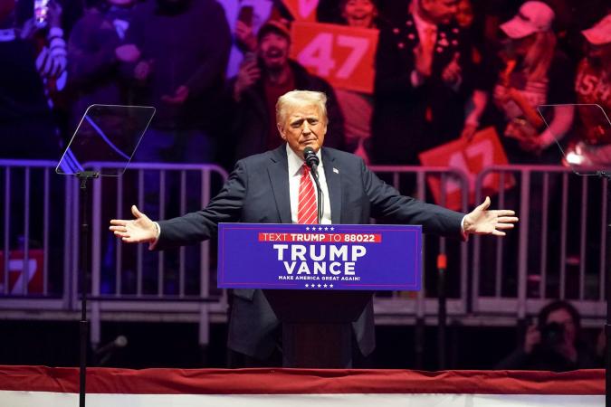 El presidente electo de Estados Unidos, Donald Trump, se dirige a sus seguidores en un mitin en el Capital One Arena en Washington, DC, EE.UU., el 19 de enero de 2025.