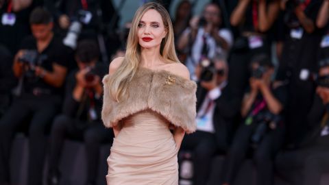 Angelina Jolie es una de las muchas famosas que han estado apoyando.