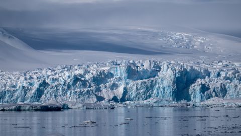Según estimaciones científicas, el colapso casi total de la Antártida Occidental podría ocurrir en el año 2300.