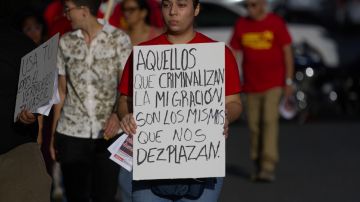 Protesta frenta al Tribunal Federal en Puerto Rico contra arrestos de migrantes