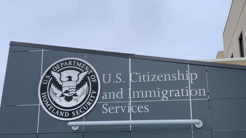 El intento de Donald Trump de terminar con la ciudadanía por nacimiento no solo está mal según la ley, sino que también muestra falta de respeto por las contribuciones que generaciones de inmigrantes han hecho a nuestro país.
