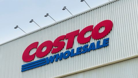 Costco sorprende con un aumento de sueldo por hora para estos empleados
