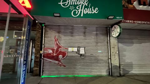 La tienda en Forest Hills, Queens que vendía productos de marihuana de manera ilegal. /Fiscalía de Queens