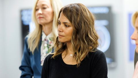 Varios damnificados expresaron su gratitud hacia Halle Berry por su compromiso con la causa.