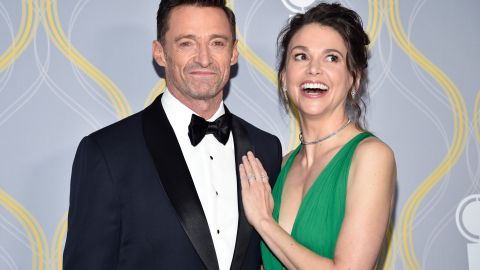 Hugh Jackman y Sutton Foster ya no tienen miedo de vivir su relación a plena vista.