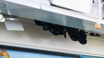 La secretaria de prensa del presidente estadounidense Donald Trump, Karoline Leavitt (izq.), ofrece su primera conferencia de prensa en la sala de prensa de la Casa Blanca, en Washington, DC, EE.UU., el 28 de enero de 2025.