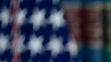 Biden califica de vergonzosa decisión de Meta de abandonar verificación de datos