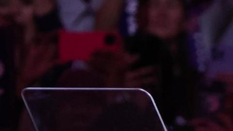 Fotografía de archivo del 27 de noviembre de 2024 de Melania Trump, esposa del presidente electo estadounidense Donald Trump, saludando en el Madison Square Garden de Nueva York (Estados Unidos).