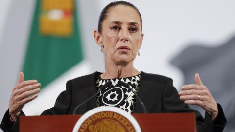 La presidenta de México, Claudia Sheinbaum, participa en una rueda de prensa este martes, en el Palacio Nacional en Ciudad de México (México).
