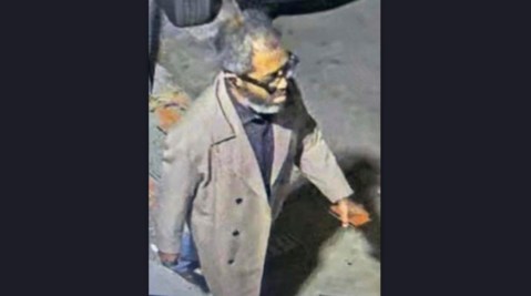 El FBI publicó fotografías de un video de vigilancia que muestra a Shamsud-Din Jabbar una hora antes de conducir un camión por Bourbon Street, Nueva Orleans, la madrugada del 1 de enero de 2025.