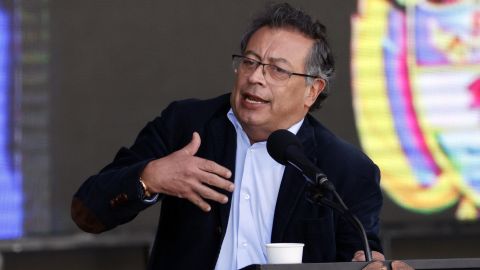 Fotografía de archivo del presidente de Colombia, Gustavo Petro, durante una concentración de seguidores, en la Plaza Bolívar de Bogotá (Colombia).