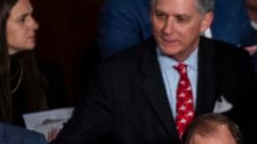 Los legisladores republicanos aplauden en la Cámara de Representantes del Capitolio de Estados Unidos tras la certificación de la victoria electoral del presidente electo Trump en Washington, DC, EE.UU., el 06 de enero de 2025.