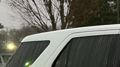 La mujer fue arrestada y acusada de negligencia infantil.