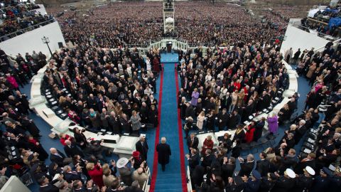 El presidente Donald Trump llega a la 58.ª ceremonia de investidura presidencial en el Capitolio de Estados Unidos, en Washington, el viernes 20 de enero de 2017.