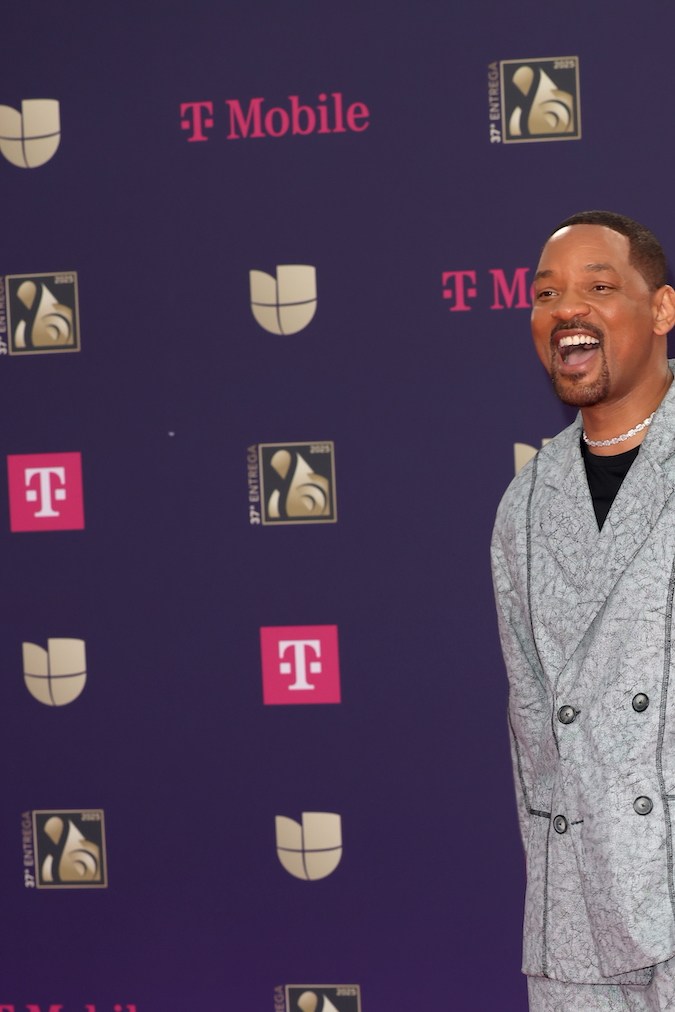 Will Smith en la alfombra magenta de Premio Lo Nuestro.