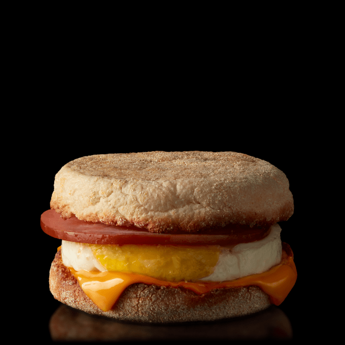 El sándwich de desayuno Egg McMuffin surgió en 1971.