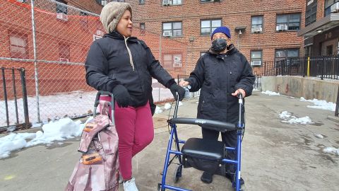 Como cientos de neoyorquinos las isleñas María y Carmen Rosas sienten que ya la justicia en el país, no es "igual para todos".