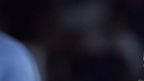 Gustavo Lema (R) discute con el cuarto árbitro durante un duelo ante América.