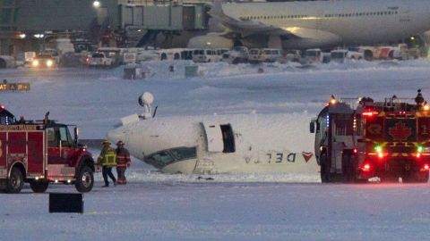 Expertos en aviones compartieron cómo los asientos lograron mantener vivos a los pasajeros.