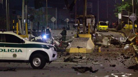 Puestos policiales fueron tiroteados tras el ataque.