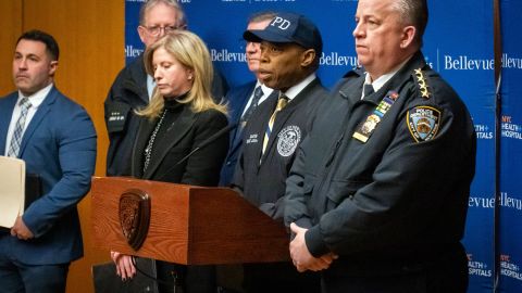Alcalde Adams anuncia plan para combatir delitos de calidad de vida en El Bronx
