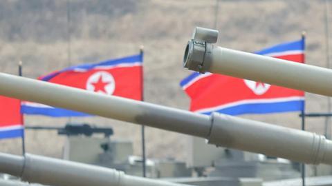 "Están invitando a un desequilibrio militar en Corea y el noreste de Asia", dijo Kim Jong-un durante un evento.