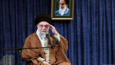Irán apuntó que dialogar en una posición de debilidad sería una forma de rendición.