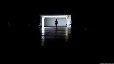 Centros comerciales, negocios y bancos tuvieron que ser cerrados. El metro de Santiago fue evacuado.