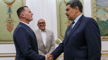 Richard Grenell, enviado de Trump para misiones especiales, viajó a Caracas para reunirse con Maduro.