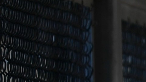 La demanda denuncia discriminación, maltrato, abusos y coacción a algunos migrantes para auto-deportarse a México.