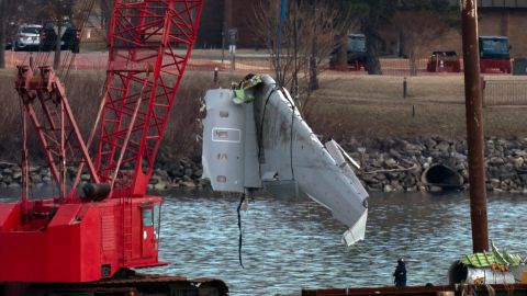 las autoridades seguirán centrando sus esfuerzos "en limpiar los restos que quedan del río Potomac".