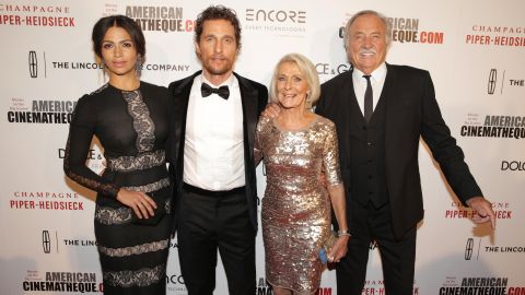 Camila Alves, Matthew McConaughey, Kay McConaughey y C.J. Carlig