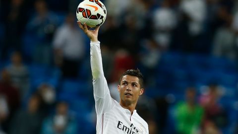 Cristiano Ronaldo con el uniforme del Real Madrid.