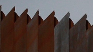 El muro fronterizo por San Ysidro, California