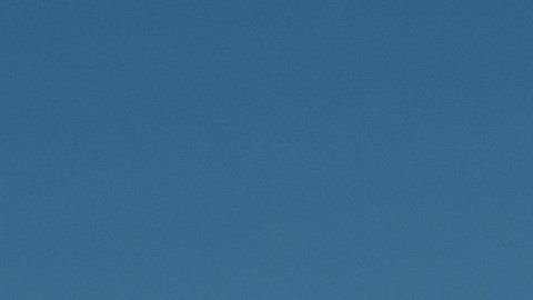 Aeródromos fueron atacados con misiles y drones.