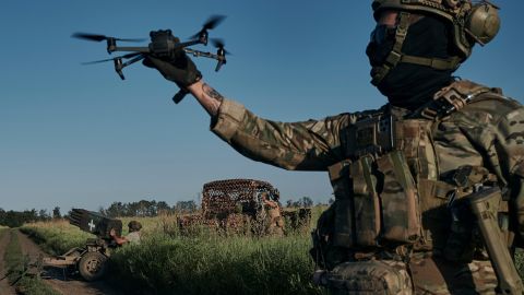 Aeródromos fueron atacados con misiles y drones.