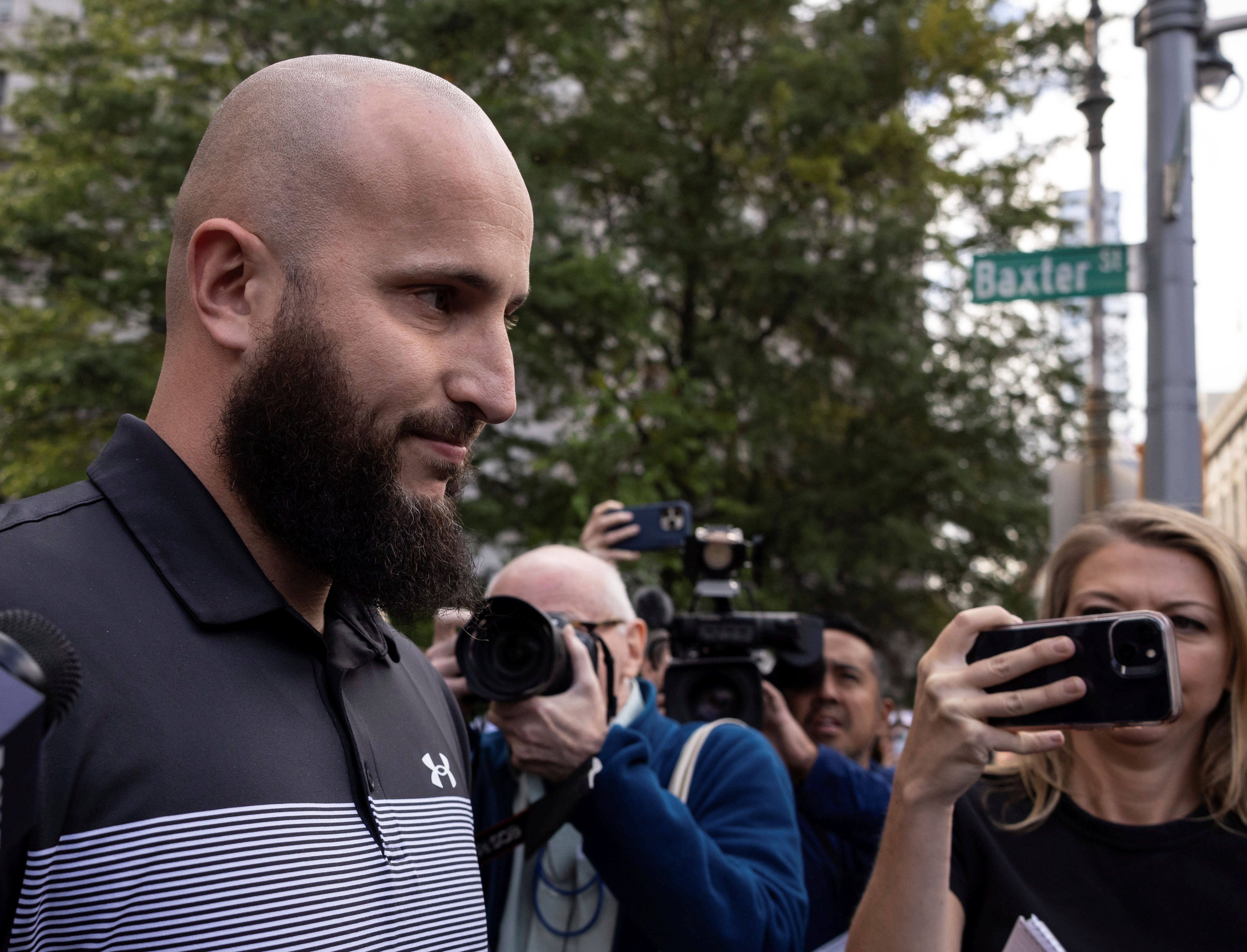Mohamed Bahi al salir de la Corte Federal en Manhattan en octubre de 2024.