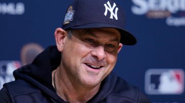 Aaron Boone seguirá al frente de los Yankees hasta 2027.