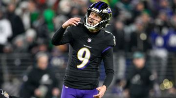 Justin Tucker durante un encuentro ante Philadelphia Eagles en 2024.