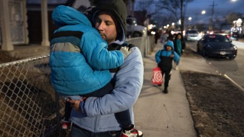 El refugio ha sido una fuente de polémica constante para los residentes de la zona, quienes han dicho que el sur de El Bronx ya está saturado de albergues.