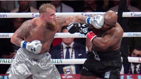 Mike Tyson y Jake Paul durante la pelea entre ambos del pasado mes de noviembre.