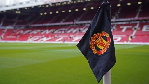 Manchester United despidió a 200 trabajadores más y cerrará el comedor en Old Trafford