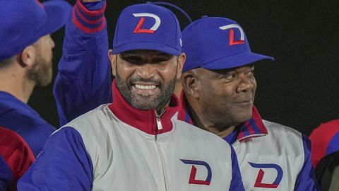 Albert Pujols (L) celebra la Serie del Caribe 2025 en Mexicali.