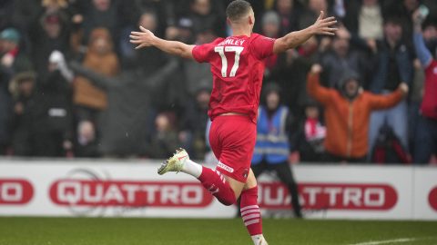 Jamie Donley celebra su gol frente al Manchester City.